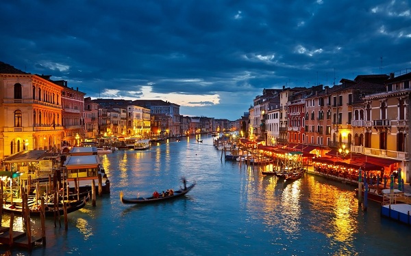 Thành phố Venice xinh đẹp dưới ánh đèn
