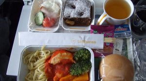 Ngay cả trên các chuyến bay nội địa tại Đức, quý khách sẽ vẫn được cung cấp đồ uống và đồ ăn nhẹ