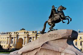Tượng đài Pyotr đệ I, tức Pyotr Đại đế được xem là một trong những biểu tượng của thành phố Saint Petersburg.