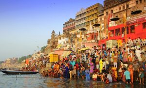 Varanasi rất thiêng liêng đối với người Ấn giáo, Phật giáo, Kỳ Na Giáo và cũng là một trong những thành phố liên tục có người ở lâu đời nhất trên thế giới.