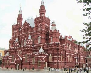 bảo tàng lịch sử Moscow nổi bật giữa thành phố nước nga xinh đẹp