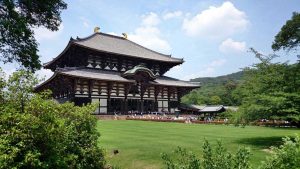 Tuy diện tích không lớn lắm nhưng chùa Todaiji lại là một điểm tham quan nổi bật ở Nagoya vì có tượng Phật ngồi cao 15 mét màu xanh lá cây