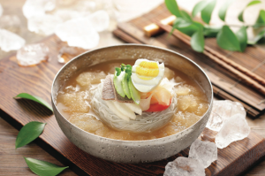 Món mỳ lạnh trong âm thực truyền thống Hàn Quốc