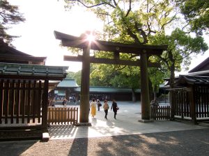 Đền Meiji là một trong những ngôi đền nổi tiếng thu hút du khách ghé thăm