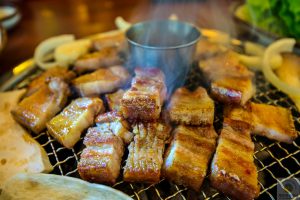 Thịt lợn đen nướng ở Jeju là món ăn cực hấp dẫn và tuyệt vời