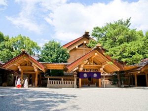 Đền Atsuta mang kiến trúc đặc trưng của Nhật Bản với gần 2000 năm lịch sử